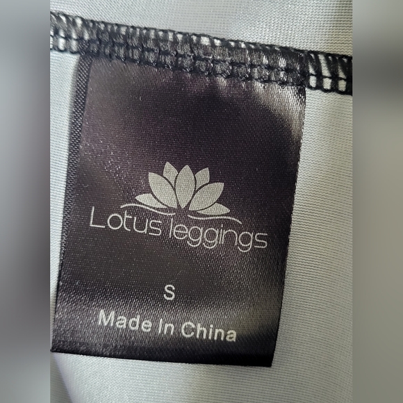 Lotus leggings in size small. - Picture 5 of 5